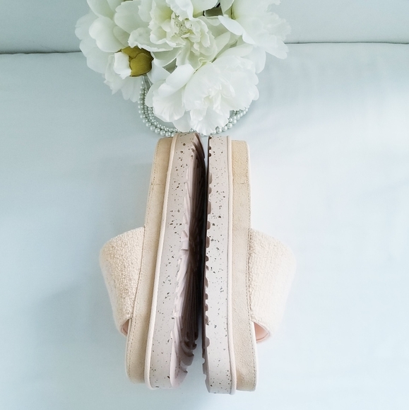 NWT UGG Laton Slides in Peach Fuzz Terry - Picture 9 of 14